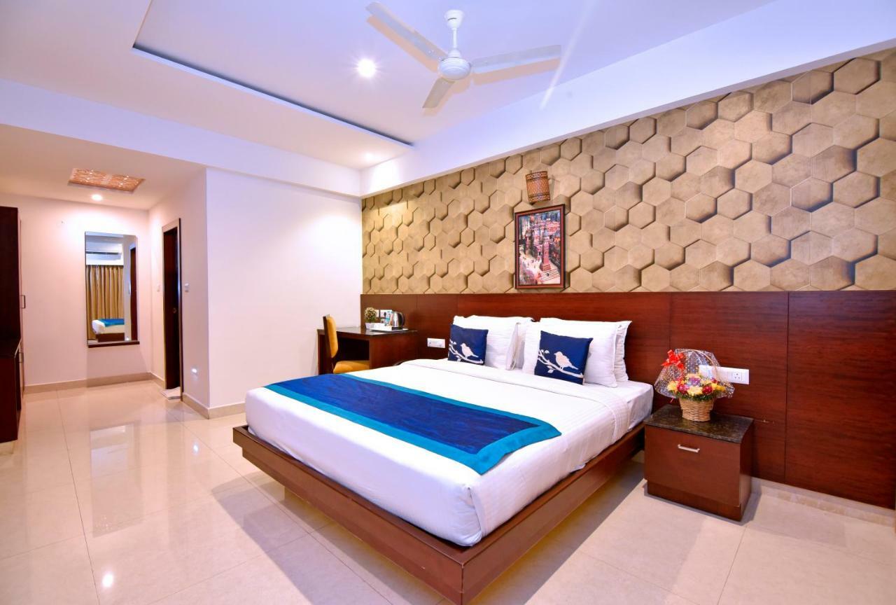 I V Sanctum Hotel Bangalore Exterior foto
