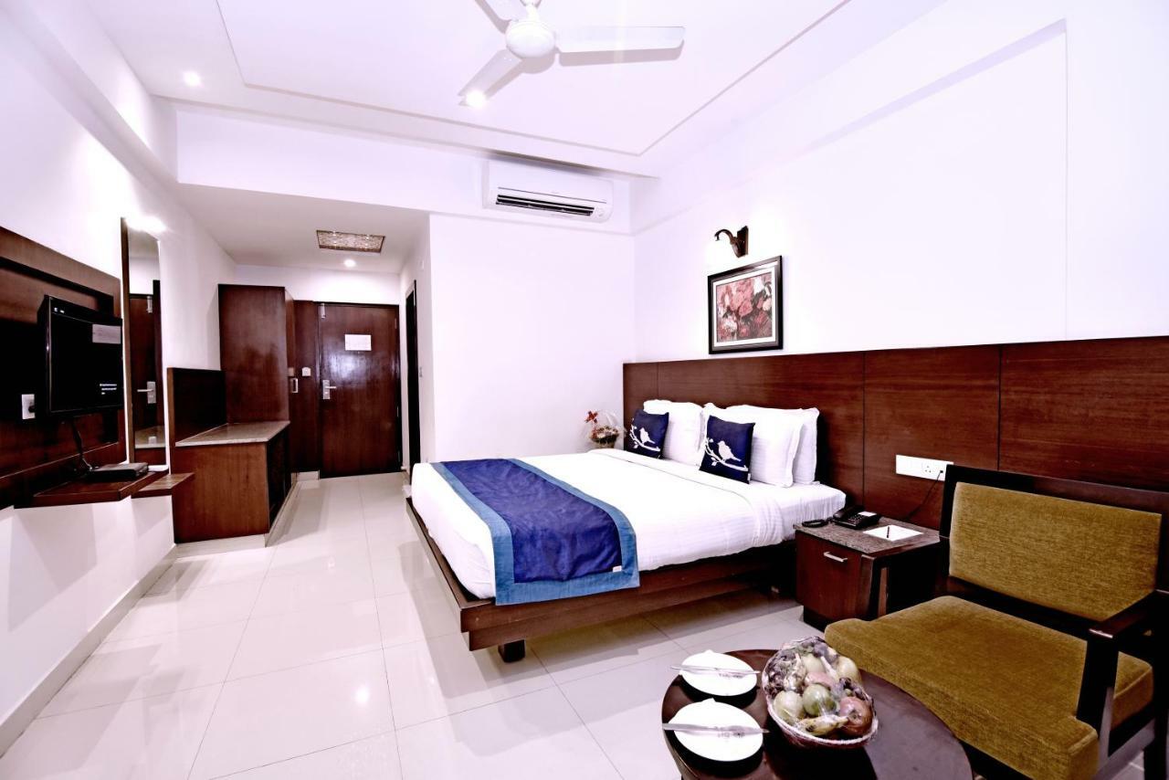 I V Sanctum Hotel Bangalore Exterior foto